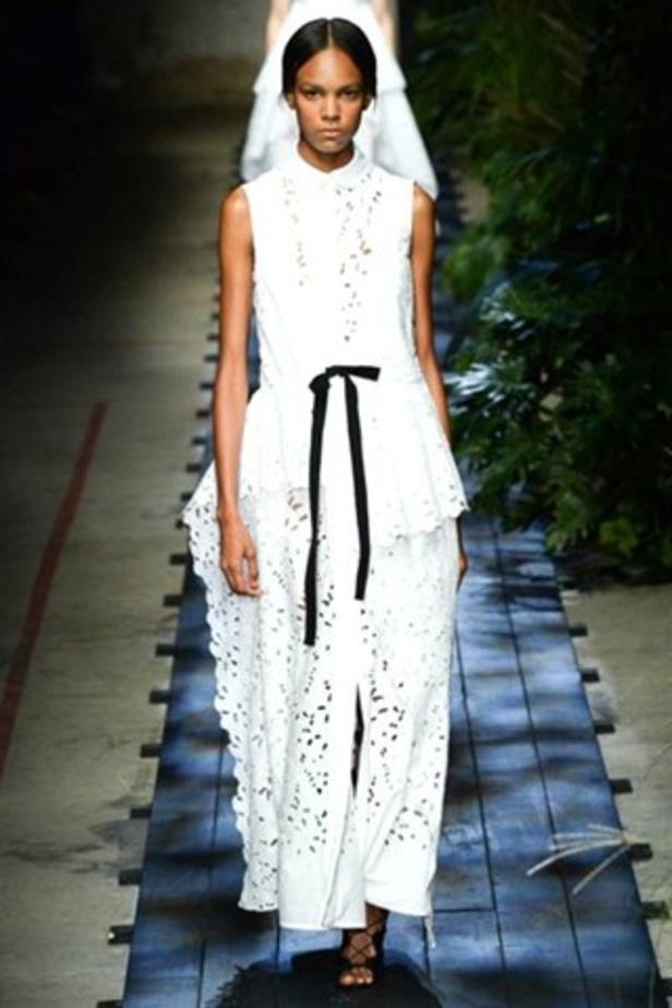 سحر الحدائق في عرض Erdem لربيع وصيف 2015