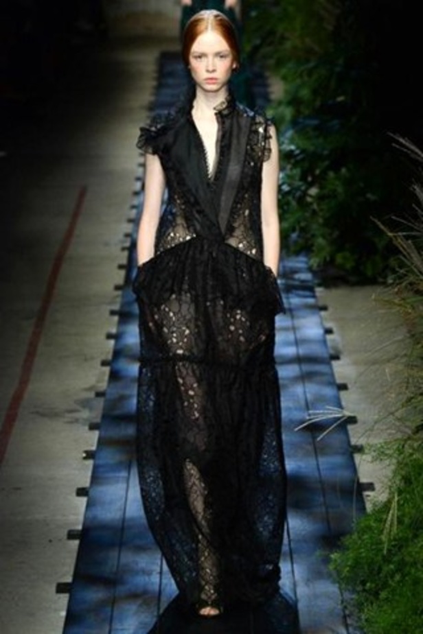 سحر الحدائق في عرض Erdem لربيع وصيف 2015