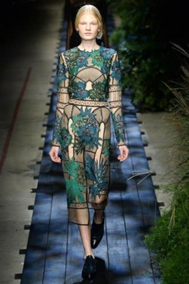 سحر الحدائق في عرض Erdem لربيع وصيف 2015