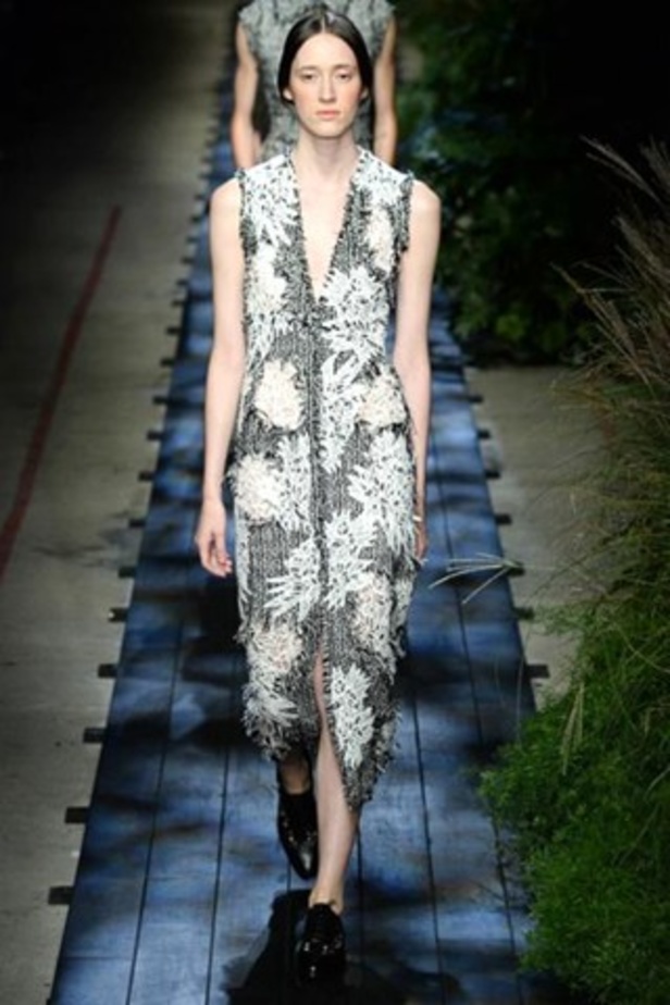 سحر الحدائق في عرض Erdem لربيع وصيف 2015