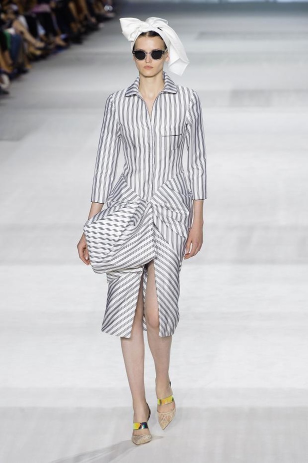 Giambattista Valli : خريف مزهر يتحدى الشحوب