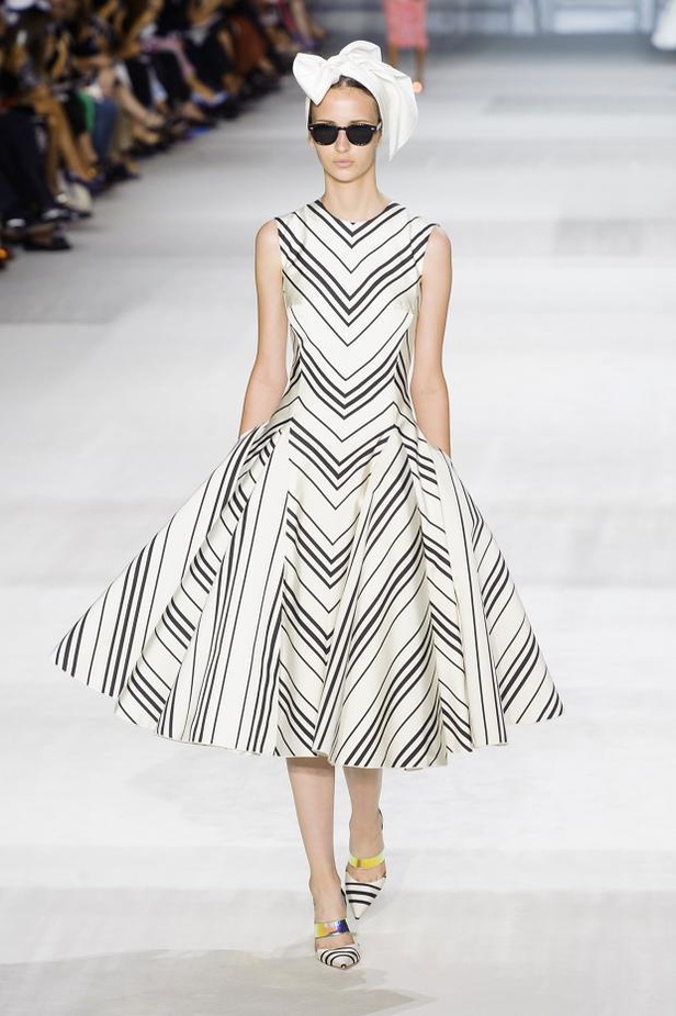 Giambattista Valli : خريف مزهر يتحدى الشحوب