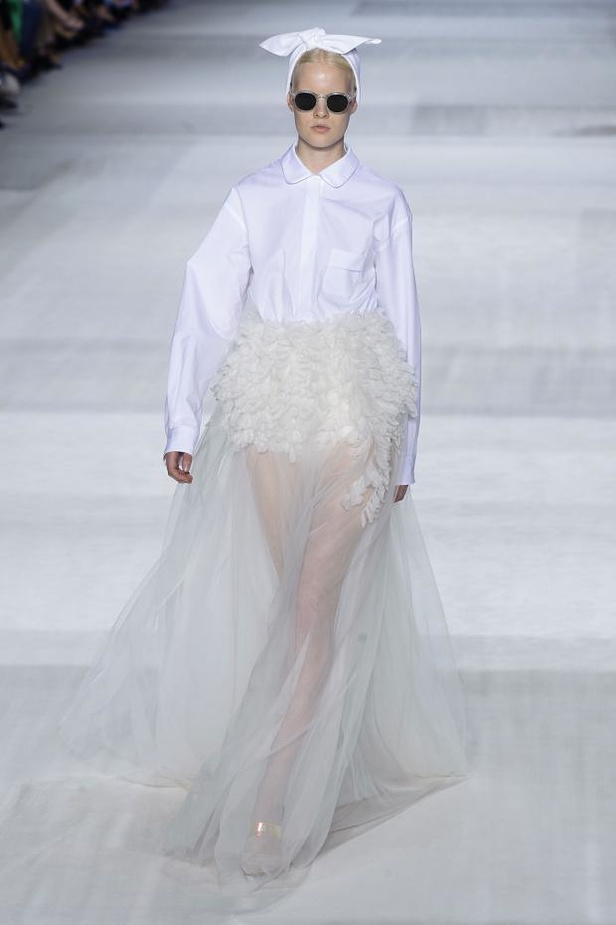 Giambattista Valli : خريف مزهر يتحدى الشحوب