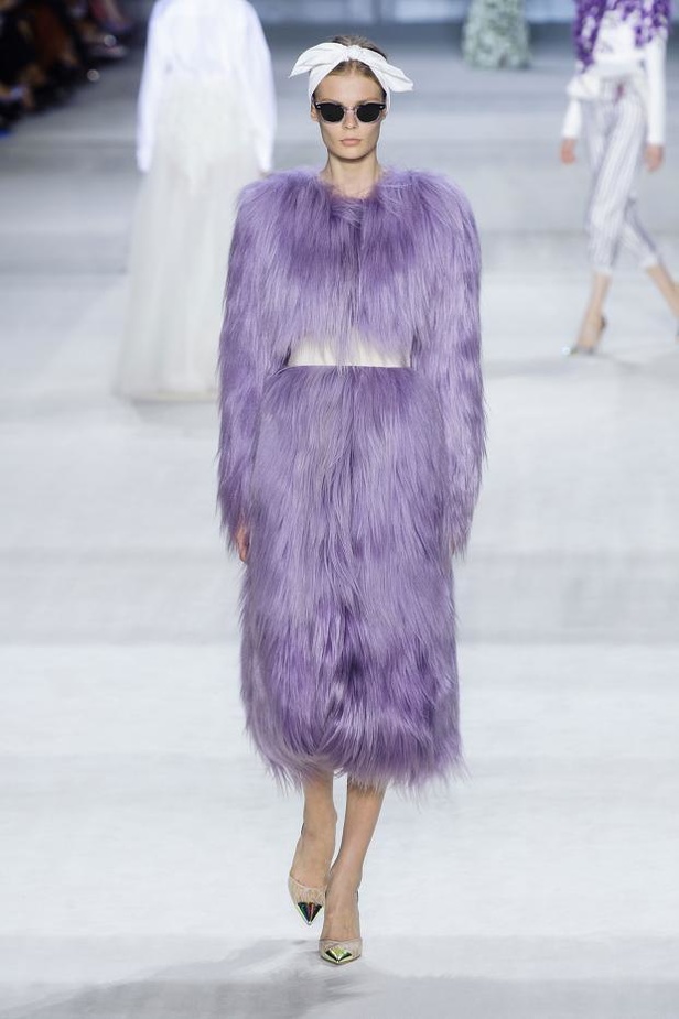 Giambattista Valli : خريف مزهر يتحدى الشحوب