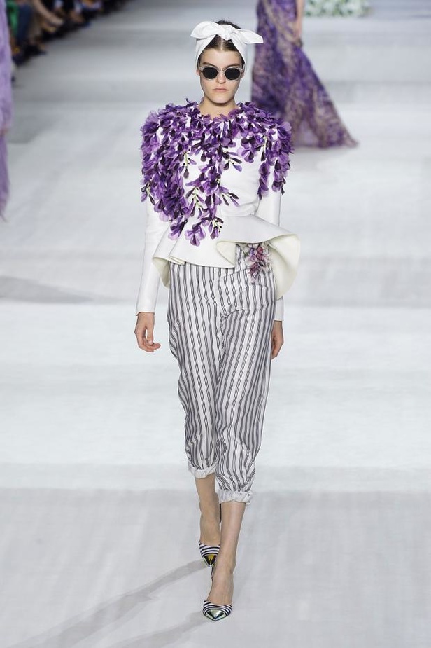 Giambattista Valli : خريف مزهر يتحدى الشحوب