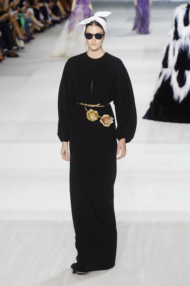 Giambattista Valli : خريف مزهر يتحدى الشحوب