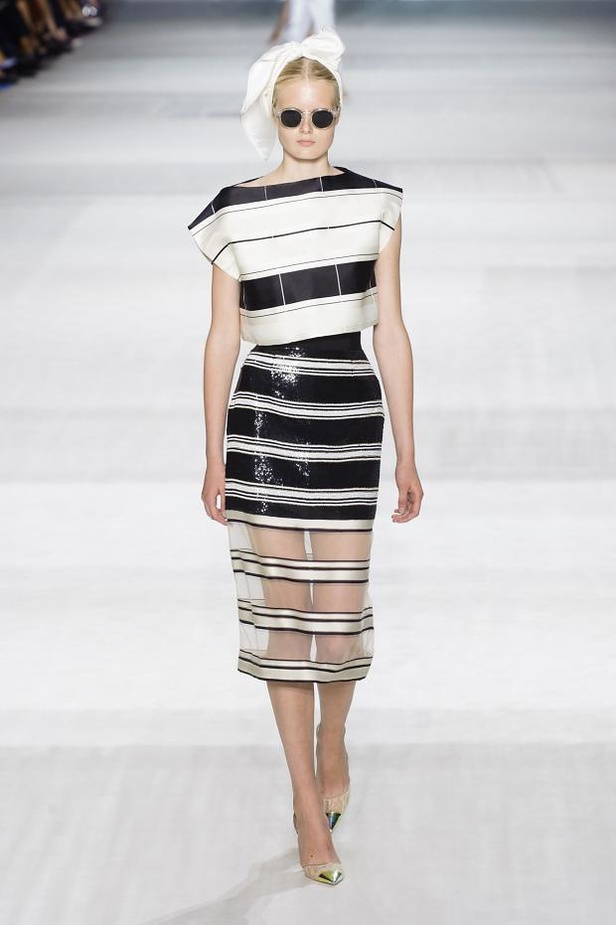 Giambattista Valli : خريف مزهر يتحدى الشحوب