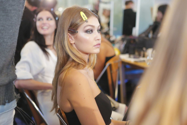 عرض فيرساتشي للأزياء الفاخرة لربيع وصيف 2016