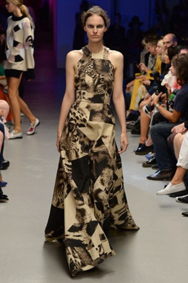 تصاميم غير متوقعة لدار Giles لربيع وصيف 2015