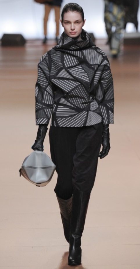 Issey Miyake يواجه خريف 2014 بابتسامة مشرقة 