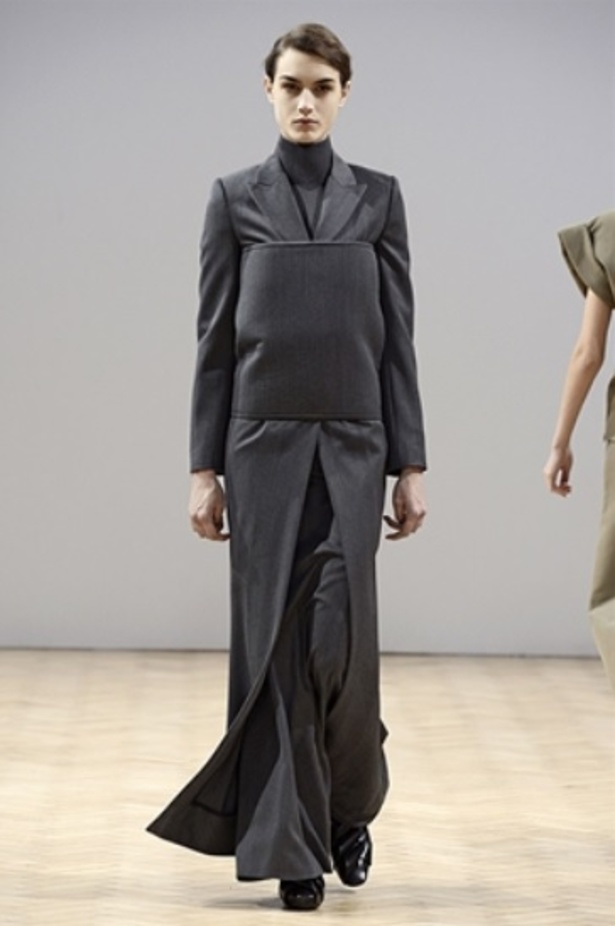 J.W. Anderson خريف شتاء 2014... تصاميم تتحدى الموضة! 