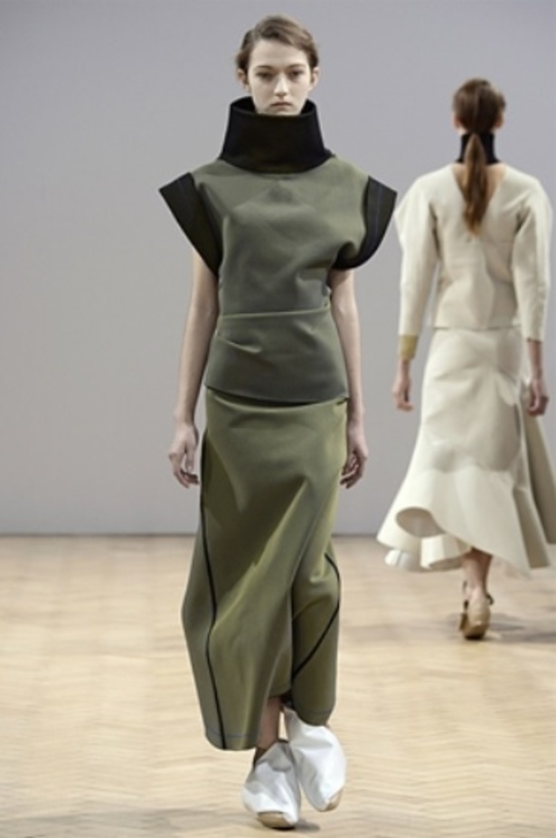 J.W. Anderson خريف شتاء 2014... تصاميم تتحدى الموضة! 