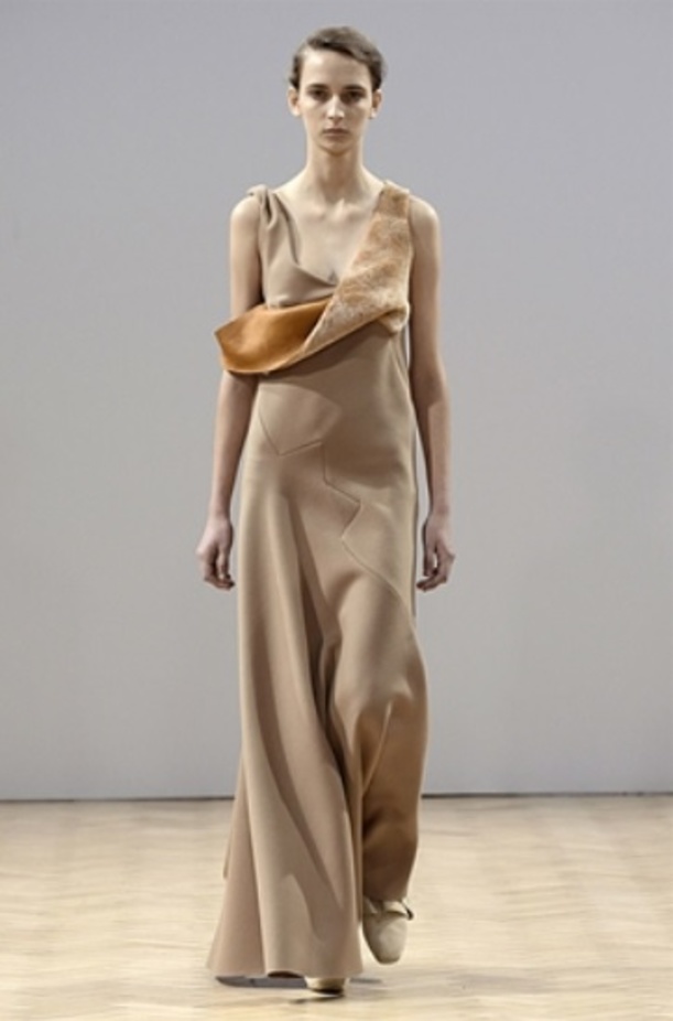 J.W. Anderson خريف شتاء 2014... تصاميم تتحدى الموضة! 