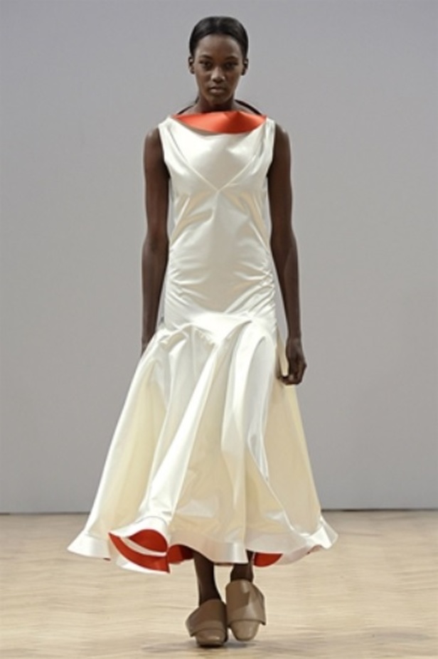 J.W. Anderson خريف شتاء 2014... تصاميم تتحدى الموضة! 