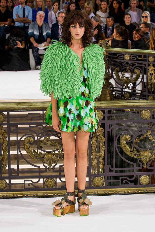 John Galliano .. أزهري كغابة صيفية مرحة