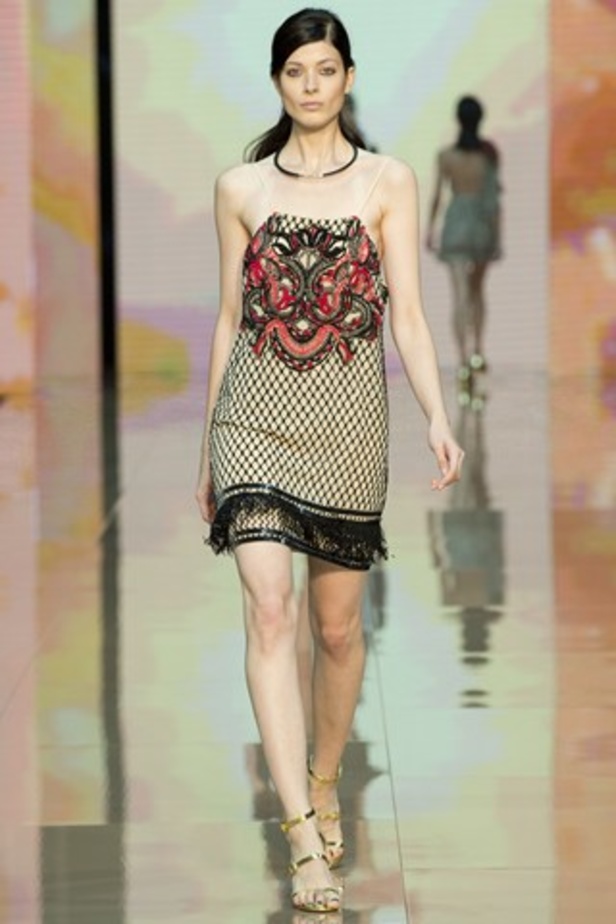 مزيد من الطبعات في عرض Just Cavalli لربيع وصيف 2015