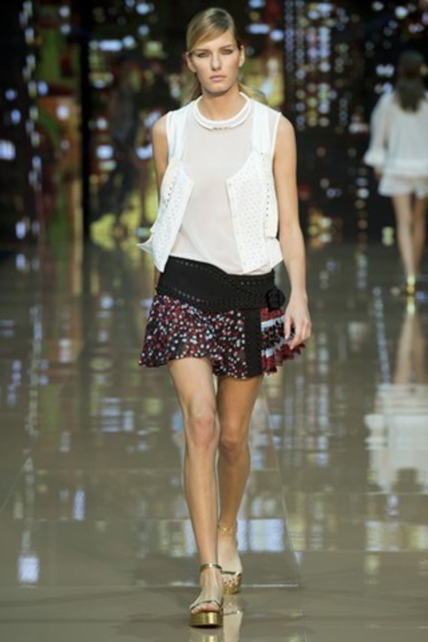 مزيد من الطبعات في عرض Just Cavalli لربيع وصيف 2015