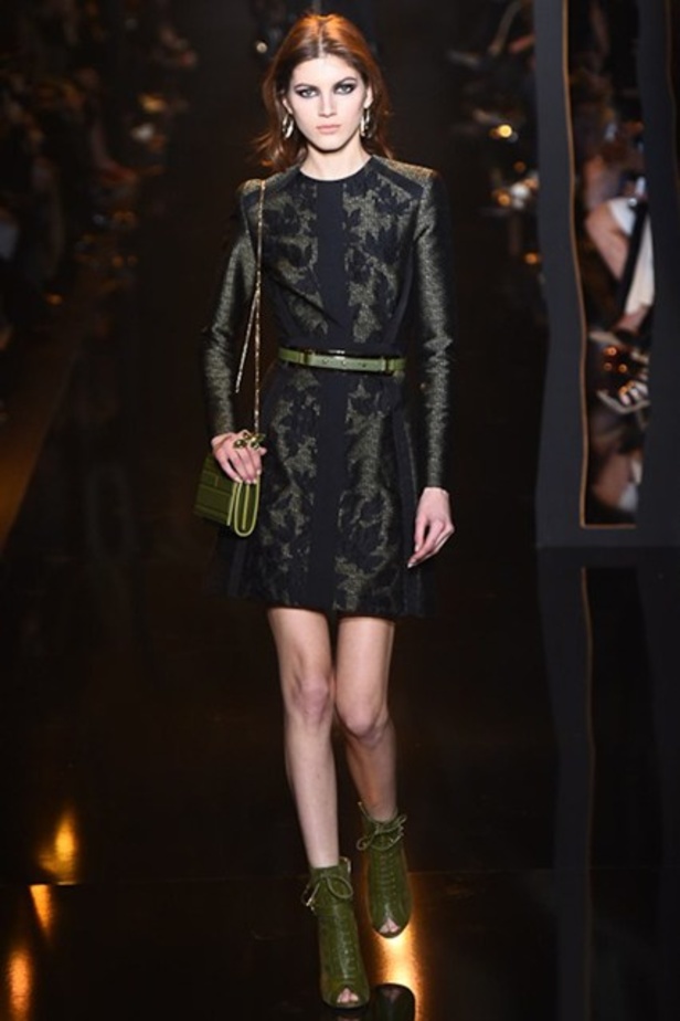 عرض Elie Saab لسيدة واثقة وحالمة!