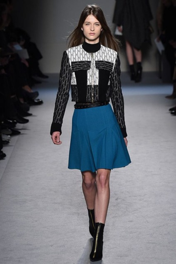 Roland Mouret: تصاميم كلاسيكية بنفحة عصرية