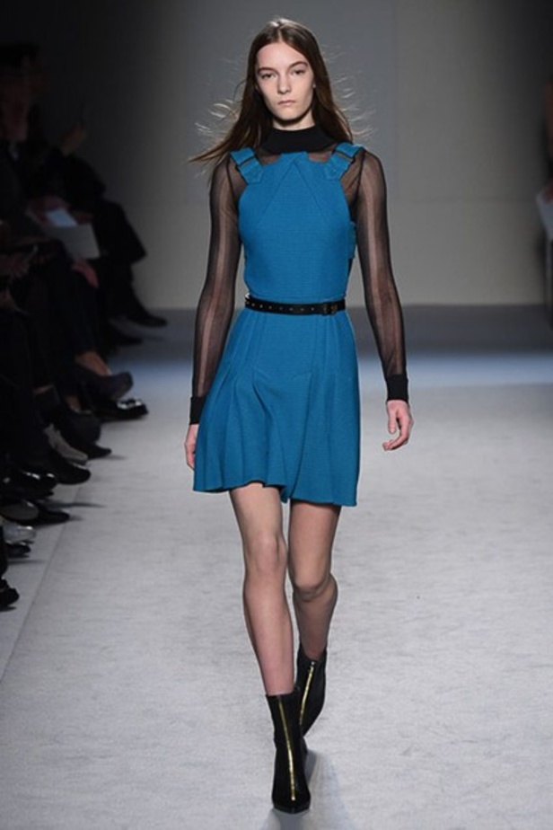 Roland Mouret: تصاميم كلاسيكية بنفحة عصرية