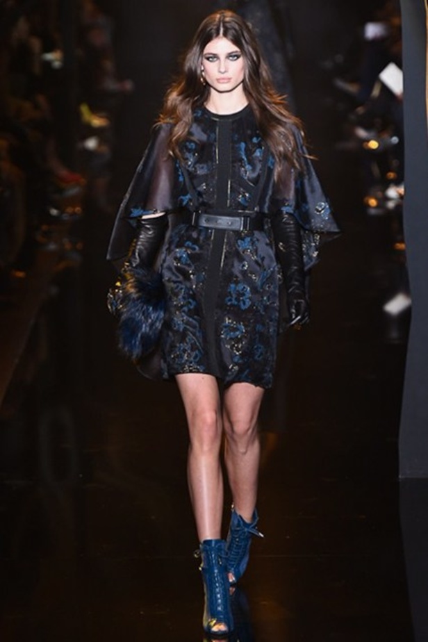 عرض Elie Saab لسيدة واثقة وحالمة!