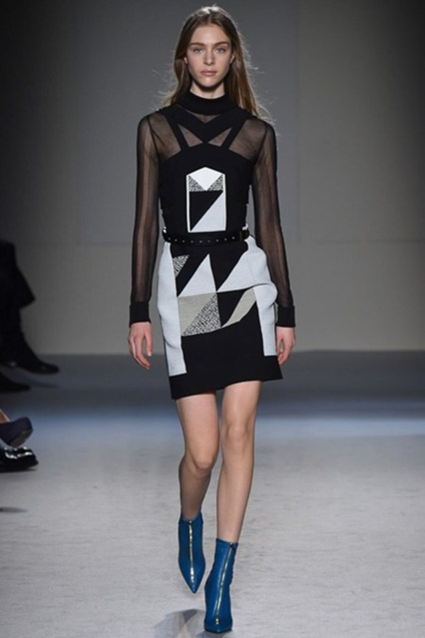 Roland Mouret: تصاميم كلاسيكية بنفحة عصرية