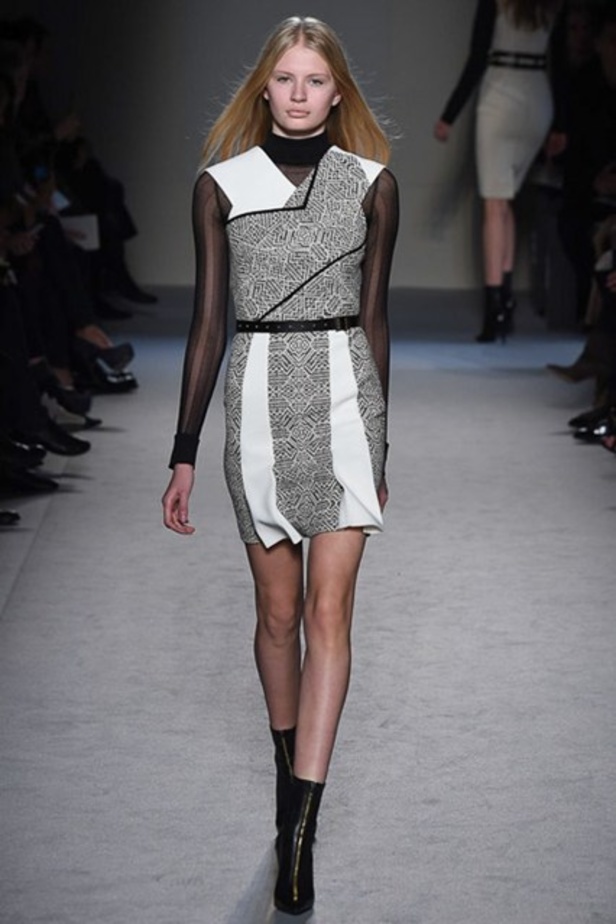 Roland Mouret: تصاميم كلاسيكية بنفحة عصرية