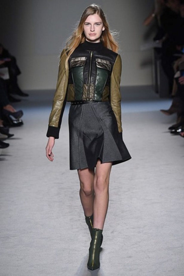 Roland Mouret: تصاميم كلاسيكية بنفحة عصرية