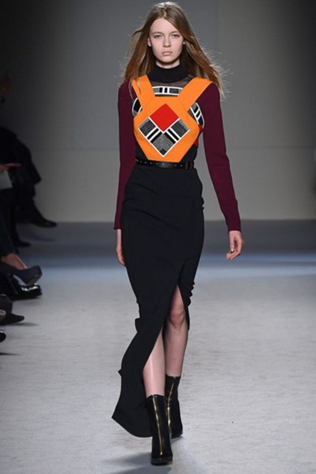 Roland Mouret: تصاميم كلاسيكية بنفحة عصرية