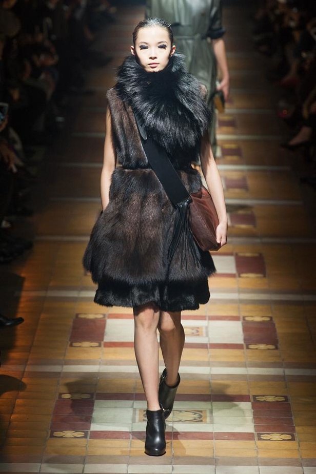 Lanvin... باريس الخمسينات بلمسة أفريقية راقية