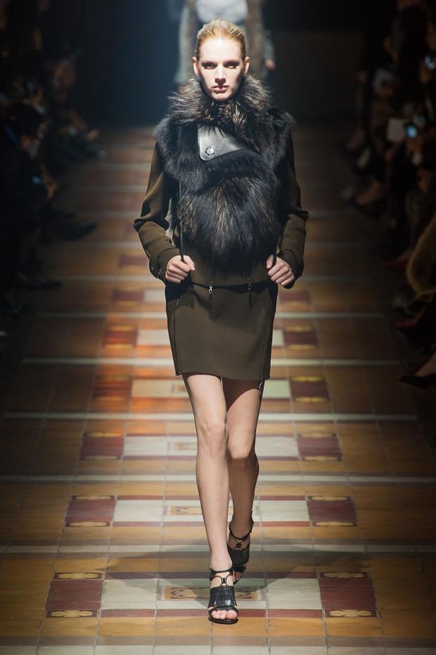 Lanvin... باريس الخمسينات بلمسة أفريقية راقية