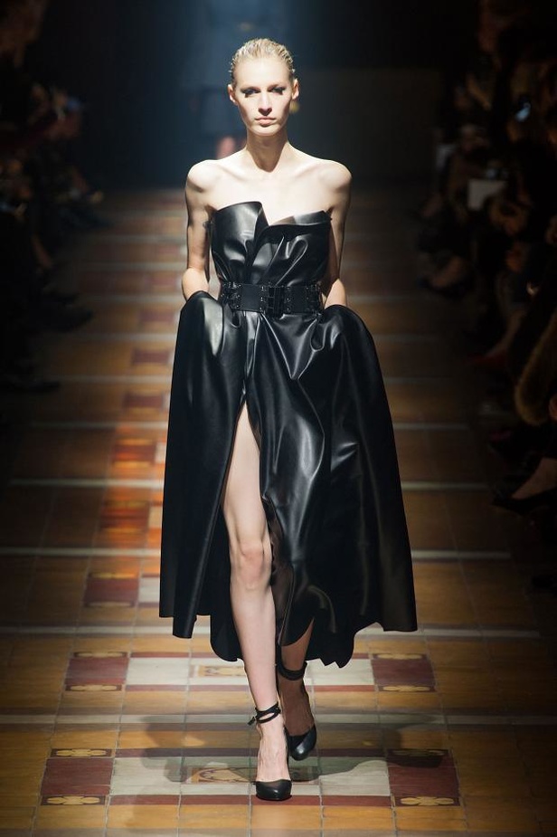 Lanvin... باريس الخمسينات بلمسة أفريقية راقية