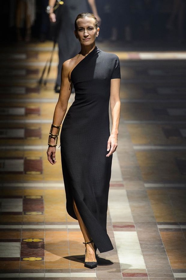 Lanvin .. أنوثة اللؤلؤ والدانتيل