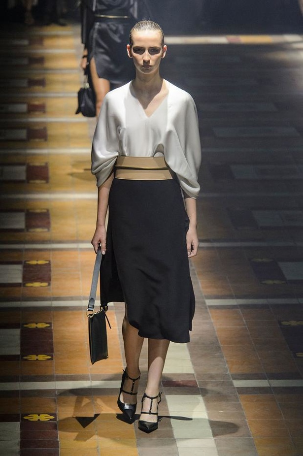 Lanvin .. أنوثة اللؤلؤ والدانتيل