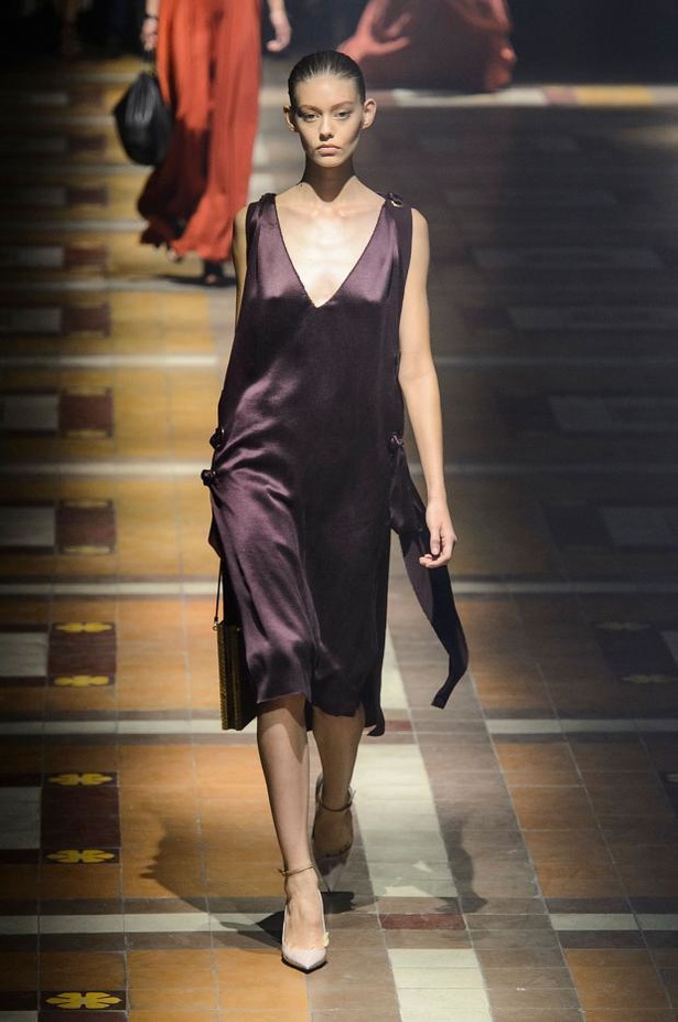 Lanvin .. أنوثة اللؤلؤ والدانتيل