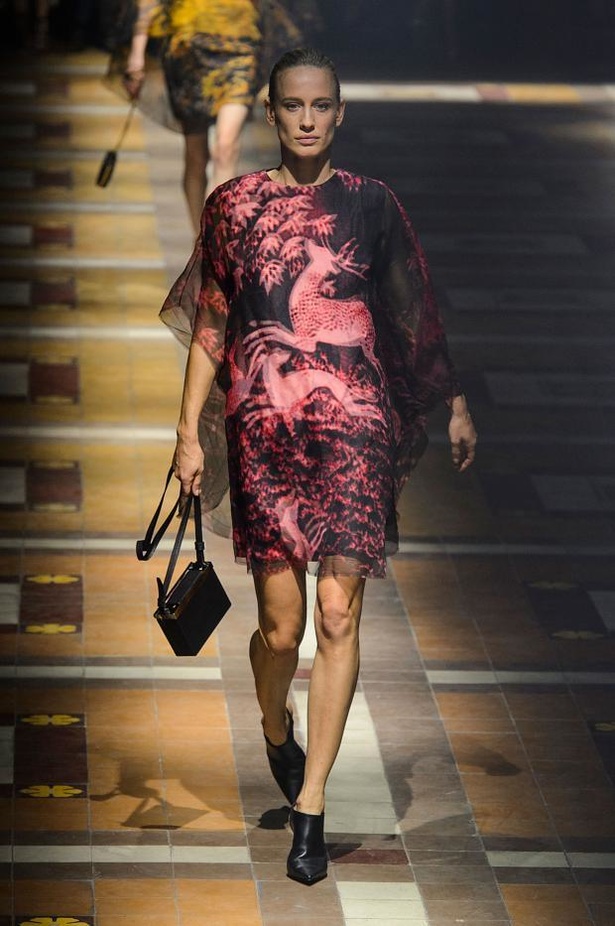 Lanvin .. أنوثة اللؤلؤ والدانتيل