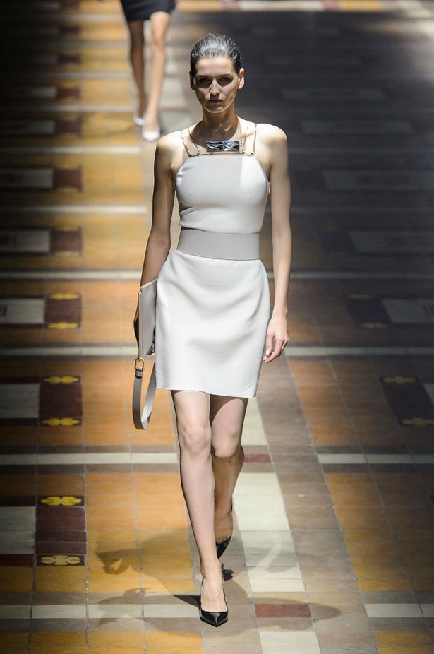 Lanvin .. أنوثة اللؤلؤ والدانتيل