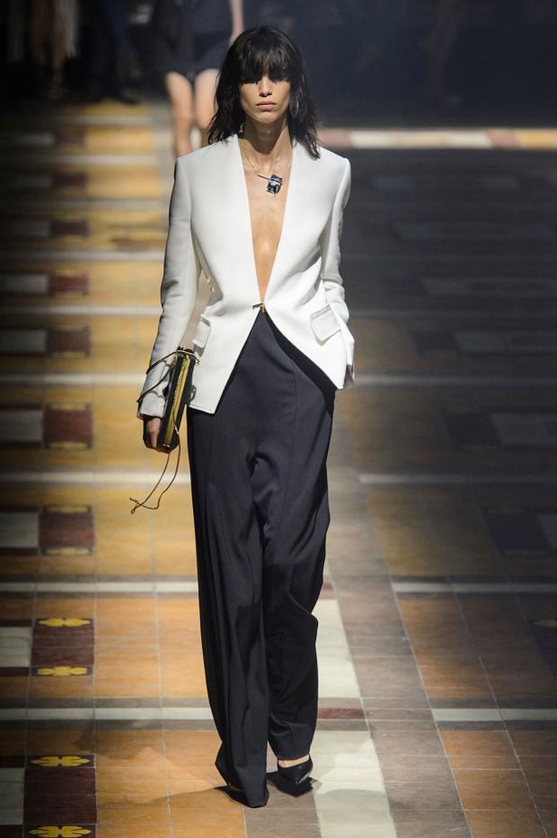 Lanvin .. أنوثة اللؤلؤ والدانتيل