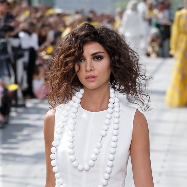 المصمم ربيع كيروز يحتفل بمرور ٢٠  عاما على دخوله عالم الأزياء  