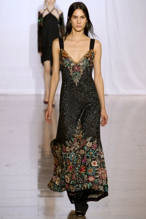 Maison Martin Margiela تضيف عنصر الابهار الى البذلة