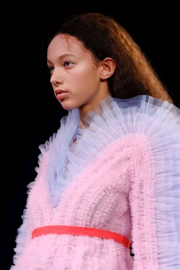 مجموعة طليعية من Viktor & Rolf لربيع وصيف 2019