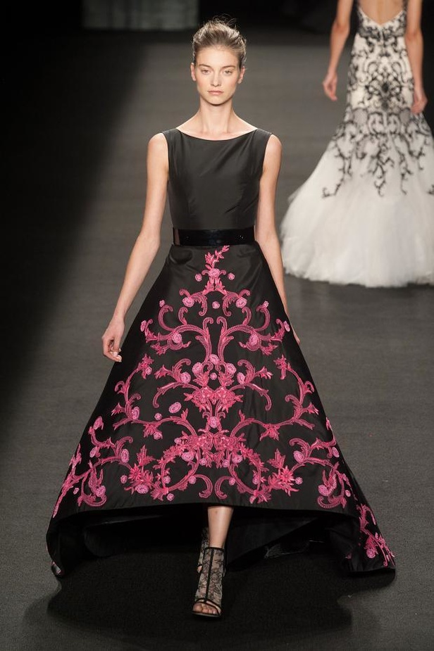 Monique Lhuillier: أزياء ملكية للإطلالات الفاخرة