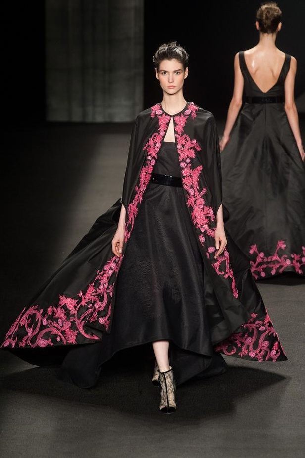 Monique Lhuillier: أزياء ملكية للإطلالات الفاخرة