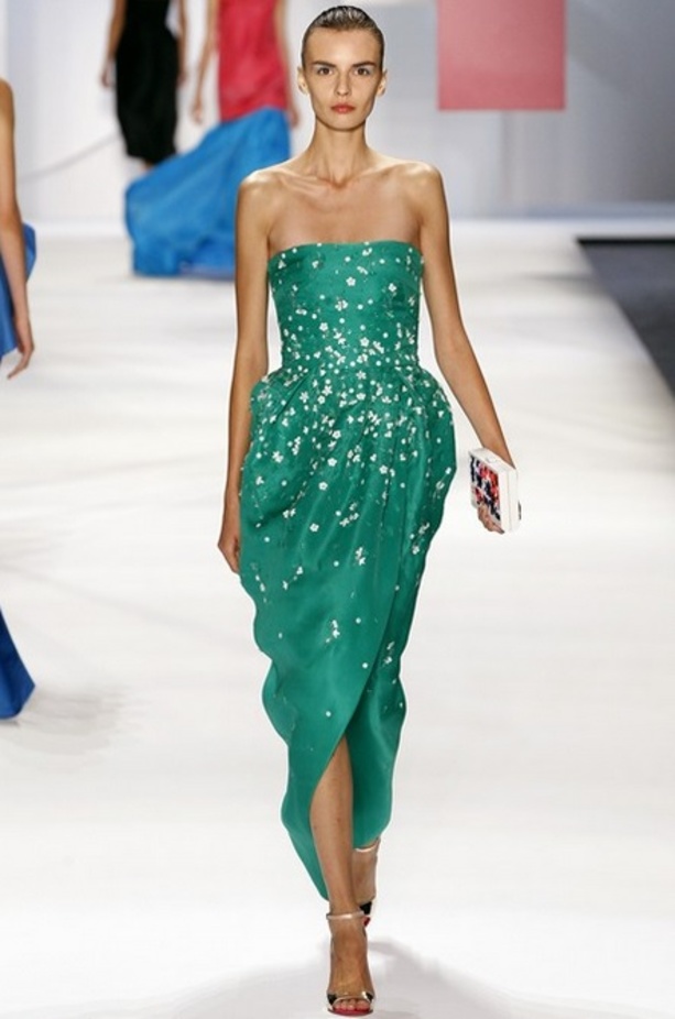 حدائق غناء من الفساتين في مجموعة Monique Lhullier