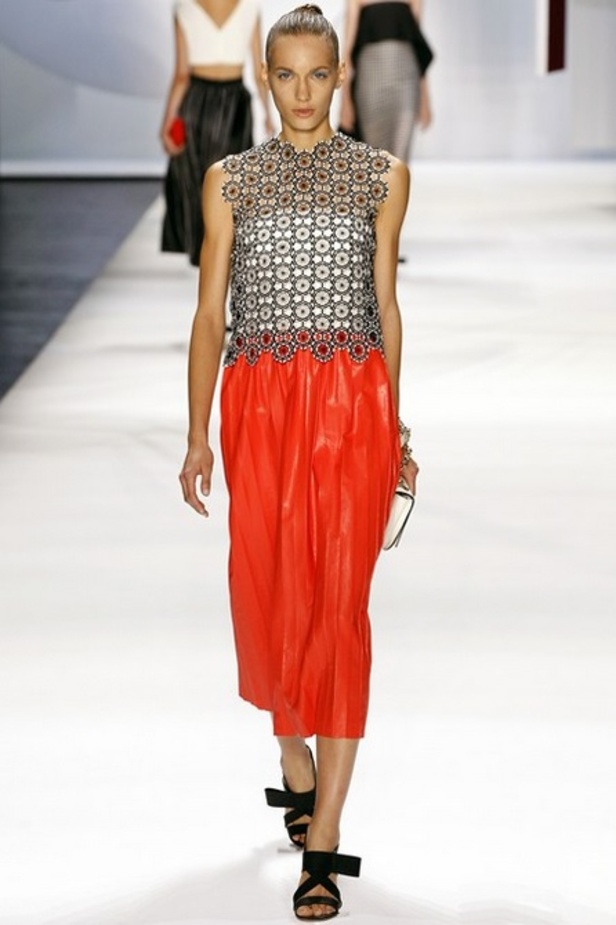 حدائق غناء من الفساتين في مجموعة Monique Lhullier