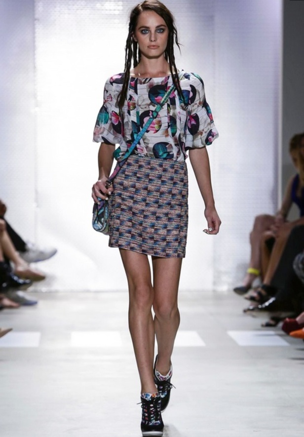 عالم من الألوان في مجموعةNicole Miller