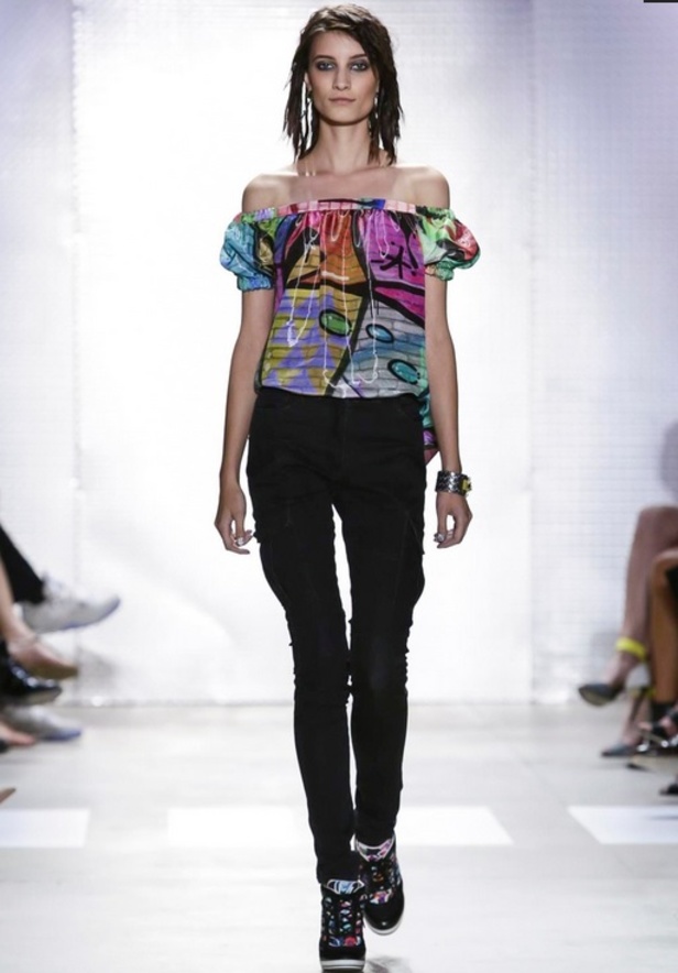 عالم من الألوان في مجموعةNicole Miller