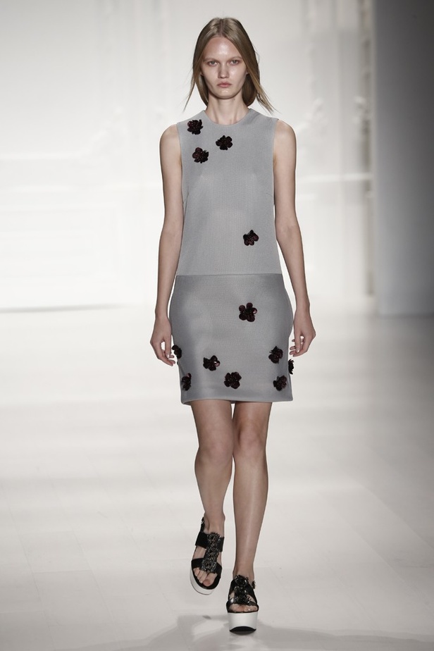 إطلالة شبابية من Noon By Noor