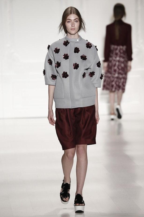 إطلالة شبابية من Noon By Noor