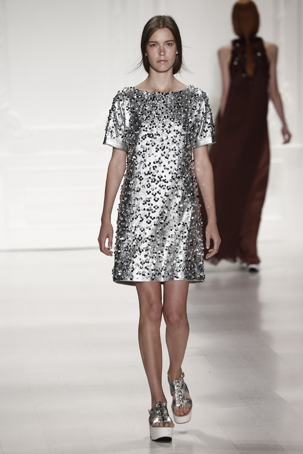 إطلالة شبابية من Noon By Noor